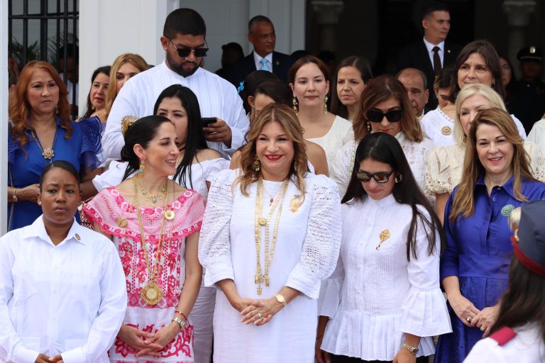 Rendimos honor a la patria en ceremonia celebrada en la Presidencia de la República