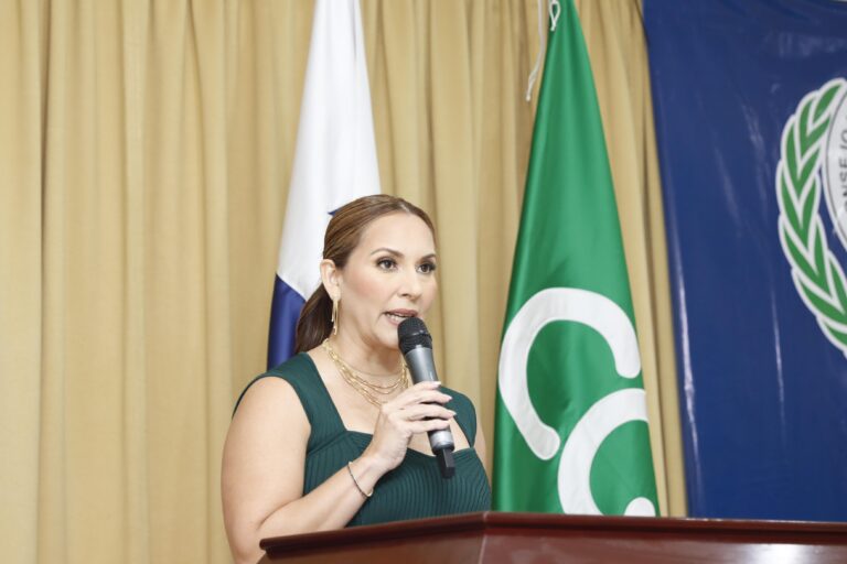 Directora ejecutiva del IPACOOP llena expectativas sobre políticas públicas durante encuentro cooperativista en CODICO Veraguas 2025
