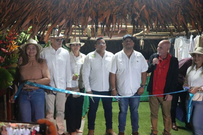 Cooperativas se suman al homenaje en honor a la Flor Nacional en Las Minas de Herrera