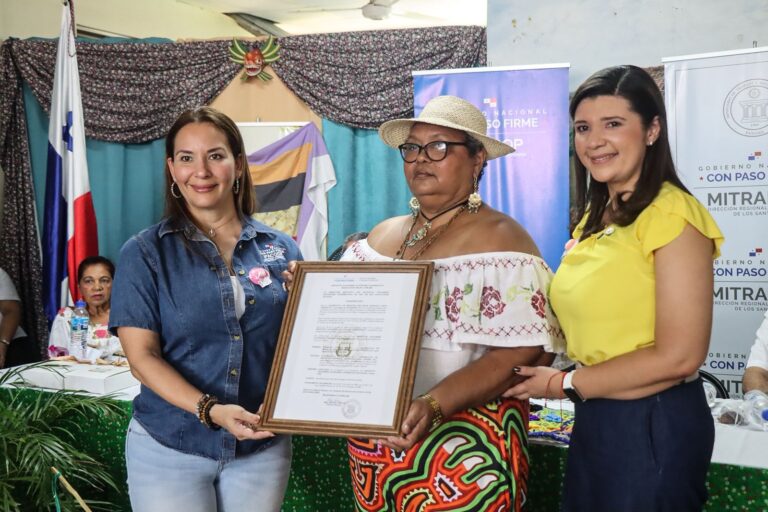 Mujeres artesanas conectan sus talentos al servicio del cooperativismo en Los Santos